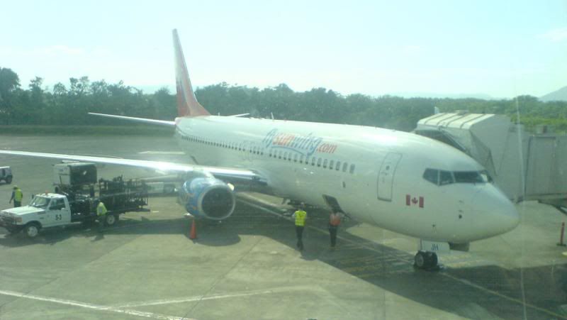 http://i33.photobucket.com/albums/d52/lbaspotter/POP_SUNWING_B737.jpg