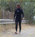 th_gerard-butler-wetsuit-09.jpg