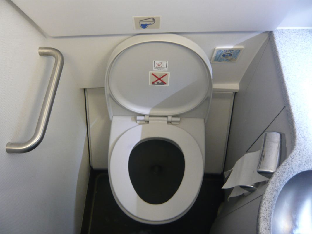 http://i33.photobucket.com/albums/d55/ClassicLover/Aer%20Lingus%20Business%20Class/P1040555.jpg