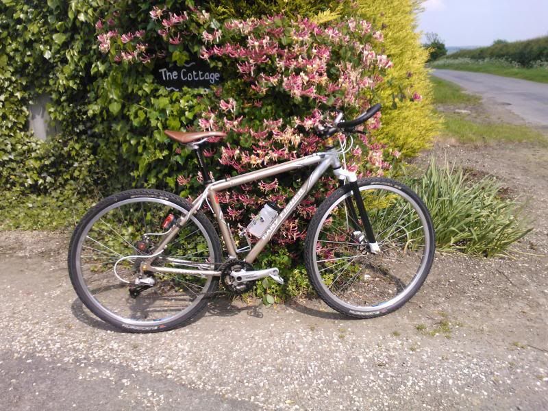 flat bar touring bike uk