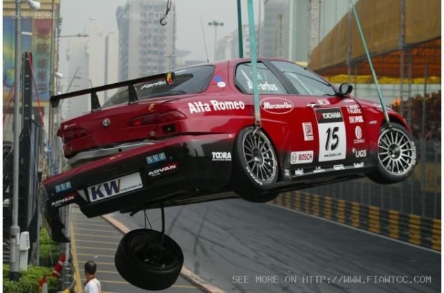 big2_Farfus%20crashed%20at%20the%20Manda