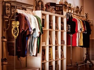 320x240 Clothes Display