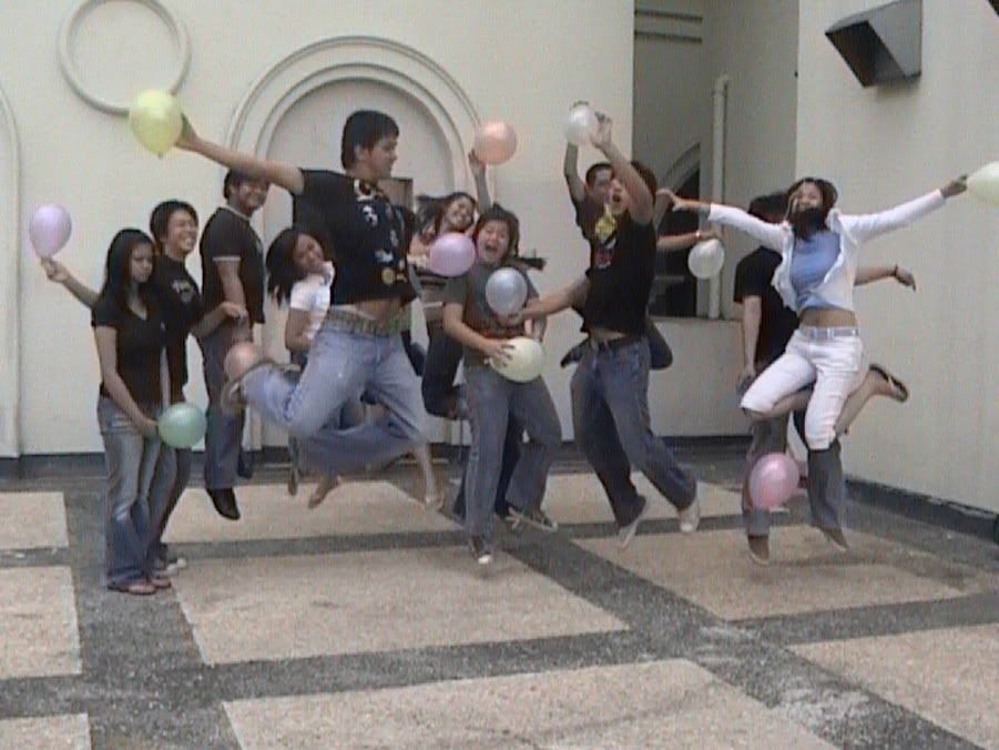 I don't know - we decided to play with the balloons just as Jino was shivering somewhere behind us. And not everybody felt like jumping. Could it be because of something related? My playful, playful mind...