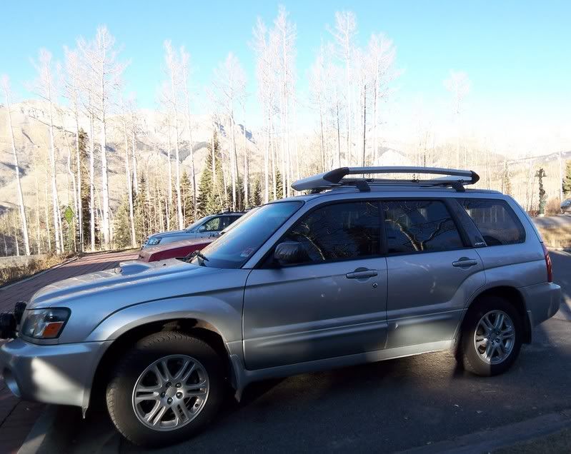 '04 Forrester XT with a Thule Xpedition 696 luggage rack Subaru