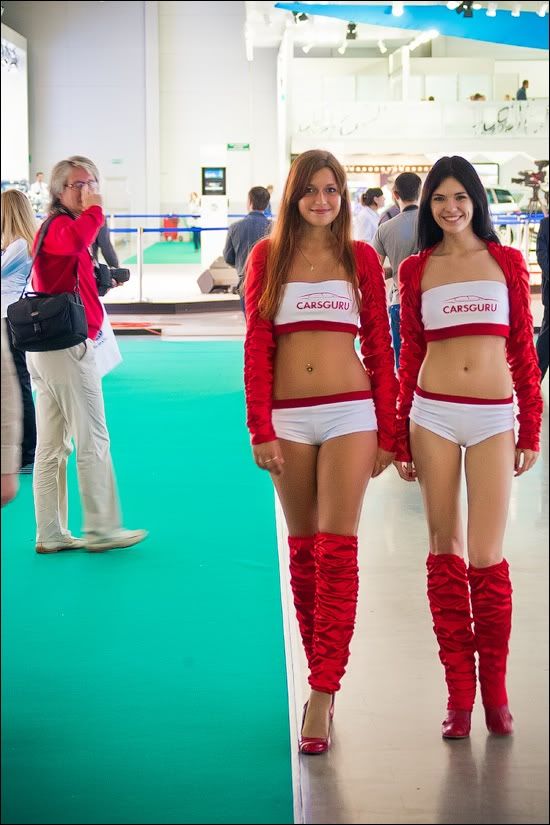Девушки на автошоу