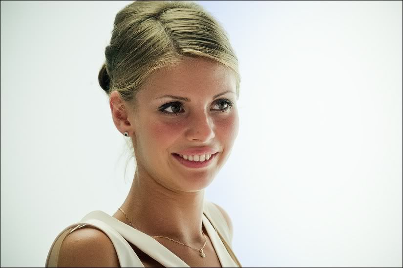 Девушки на автошоу