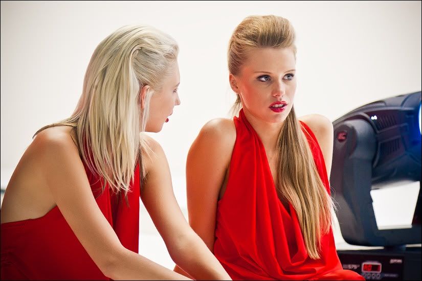 Девушки на автошоу