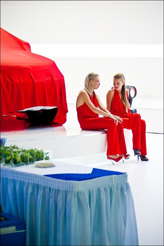 Девушки на автошоу