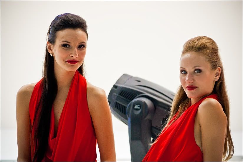 Девушки на автошоу