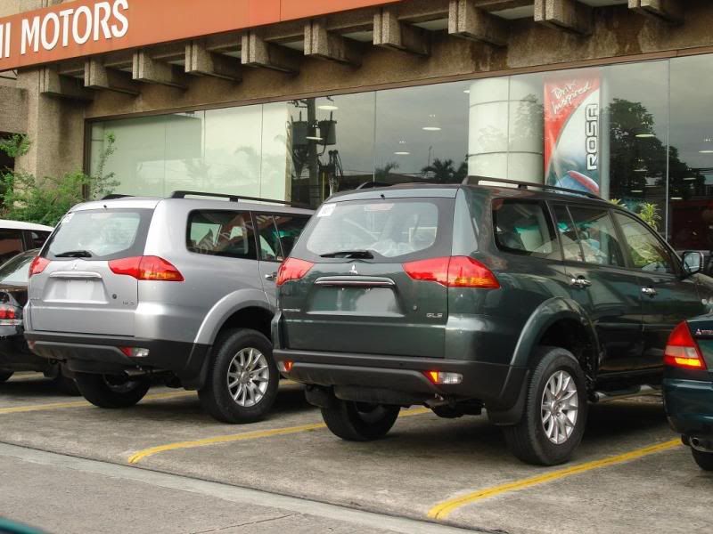 Green Mitsubishi Montero