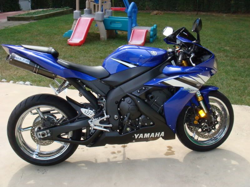 Fs: 2006 Blue R1 - 2200 Miles - $7500 - Northern Va - Yamaha R1 Forum 