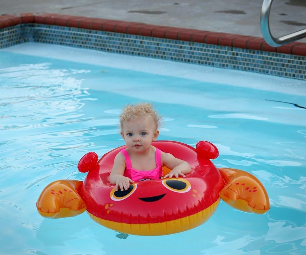 IMAGE: http://i33.photobucket.com/albums/d89/reeforbust/MISC/pool_zps1nnqsq4s.jpg