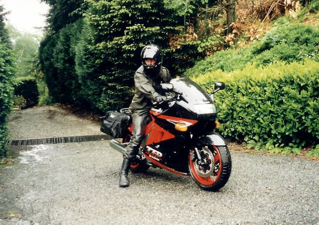 ZZR1100C2Italy.jpg