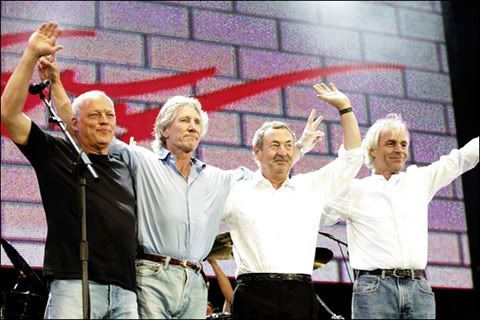 Da esquerda para a direita: David Gilmour, Roger Waters, Nick Mason e Richard Wright (2006)