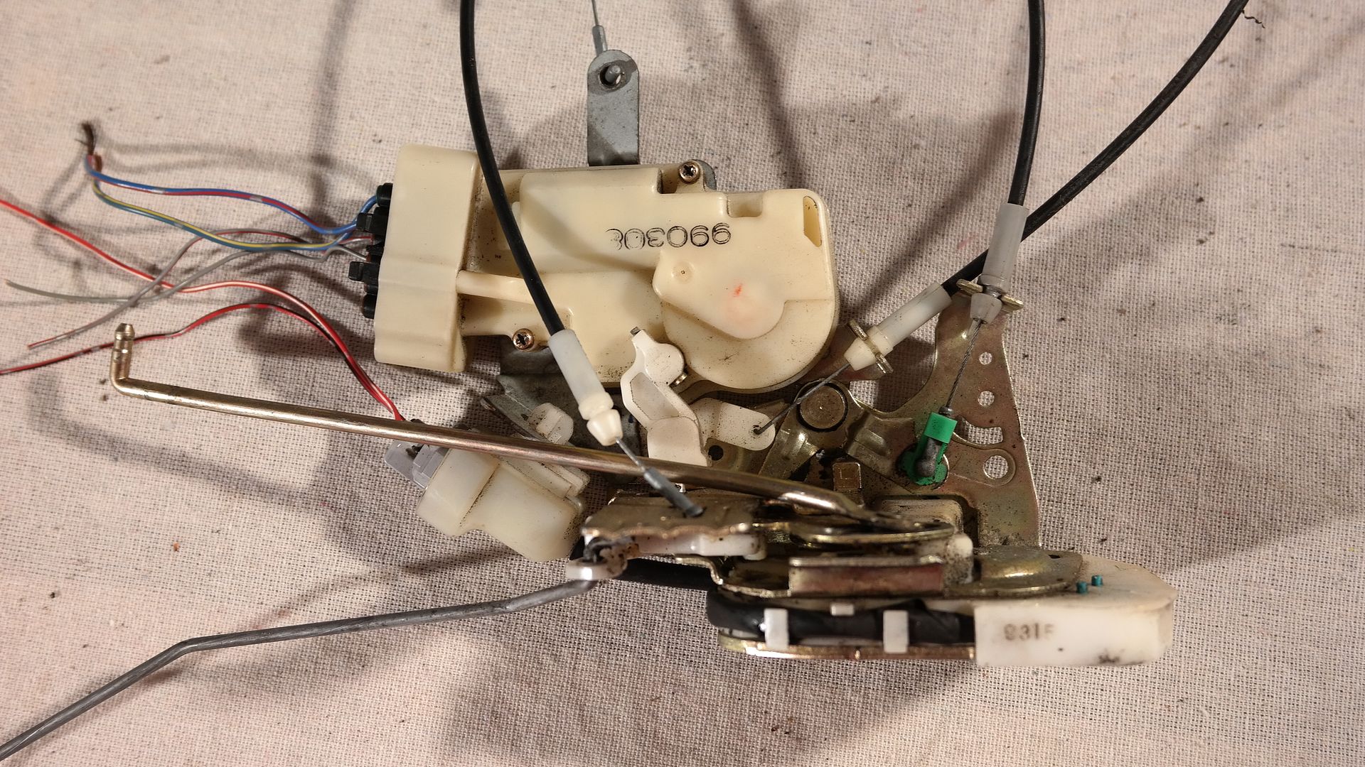 LEXUS RX300 RF DOOR LOCK LATCH ACTUATOR passenger/front 19992003