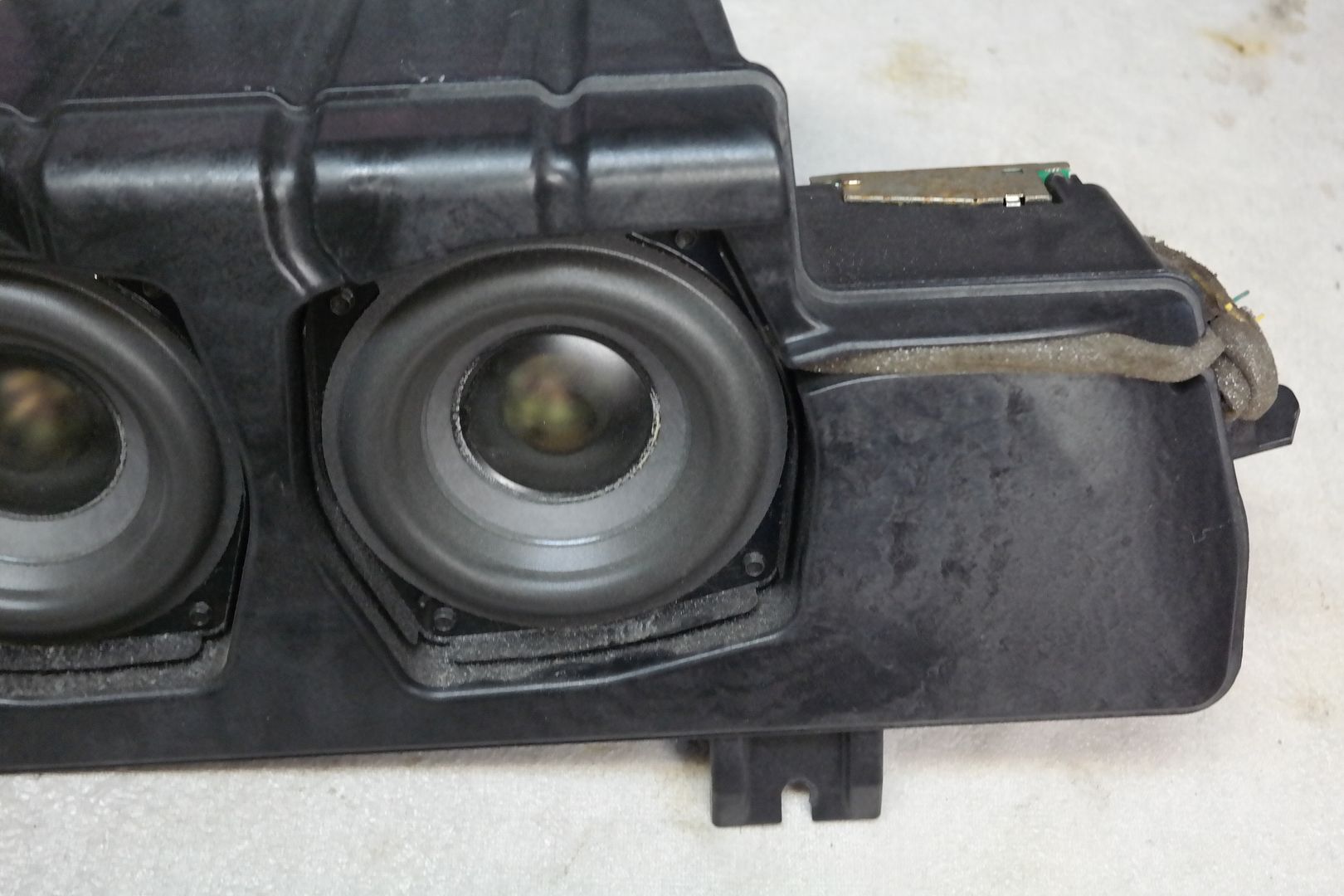 0512 NISSAN PATHFINDER BOSE factory rear subwoofer sub speaker 28170