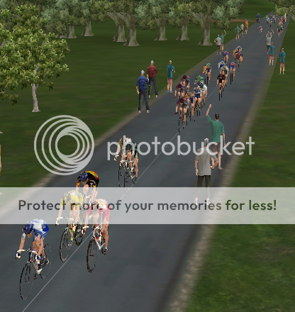 i33.photobucket.com/albums/d87/Cleavers/RondeVanVlaanderen08PelotonSplitsUp.png